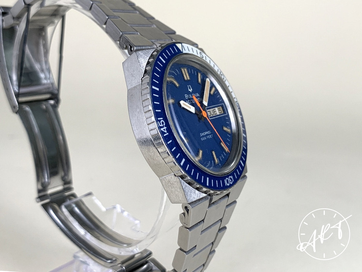 Vintage Accutron Snorkel Blue & White Bezel Blue Dial Tuning Fork Euro Edition Watch