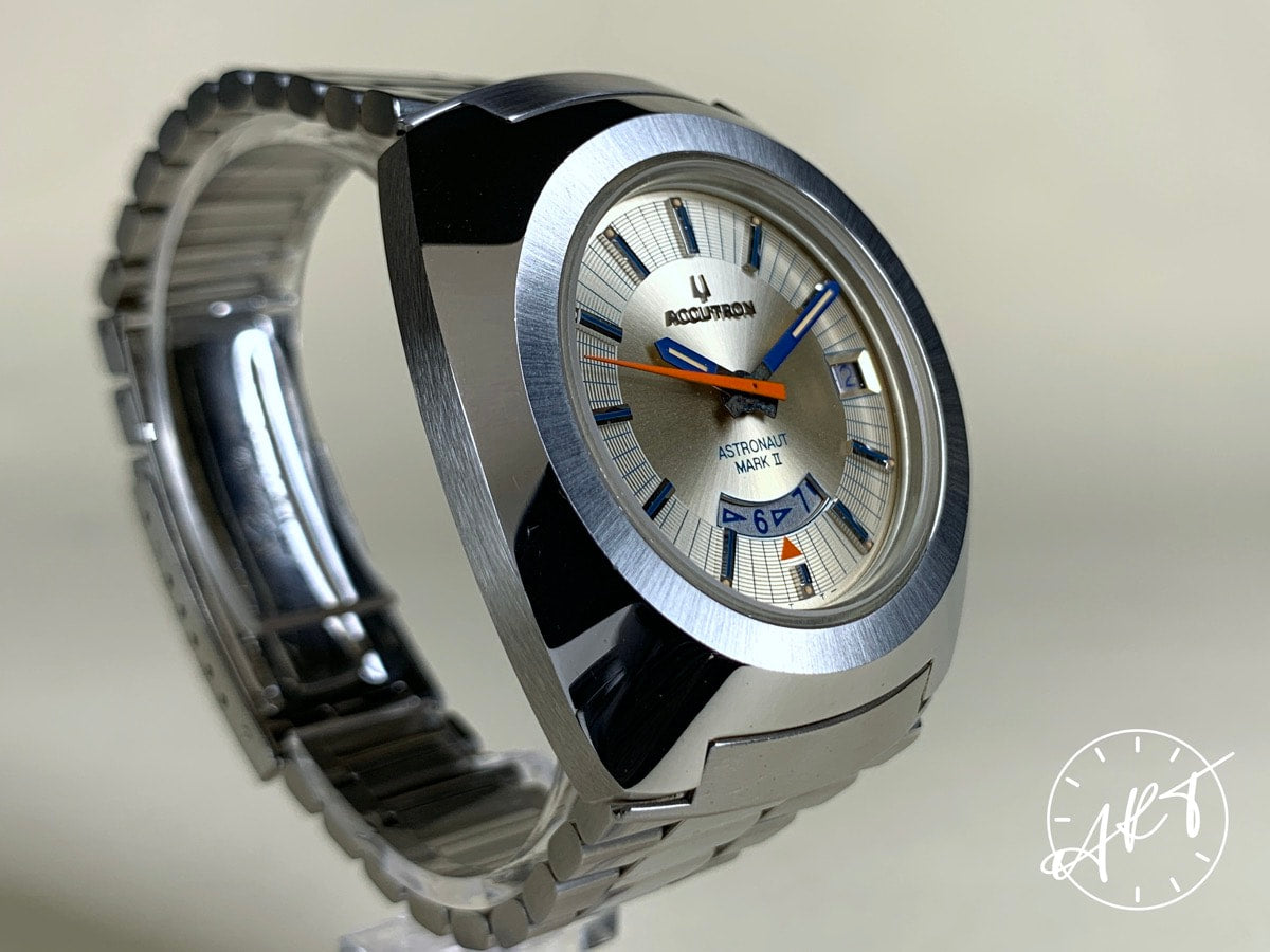 NOS Vintage 1971 Accutron Astronaut Mark II Champagne Dial SS Tuning Fork Watch