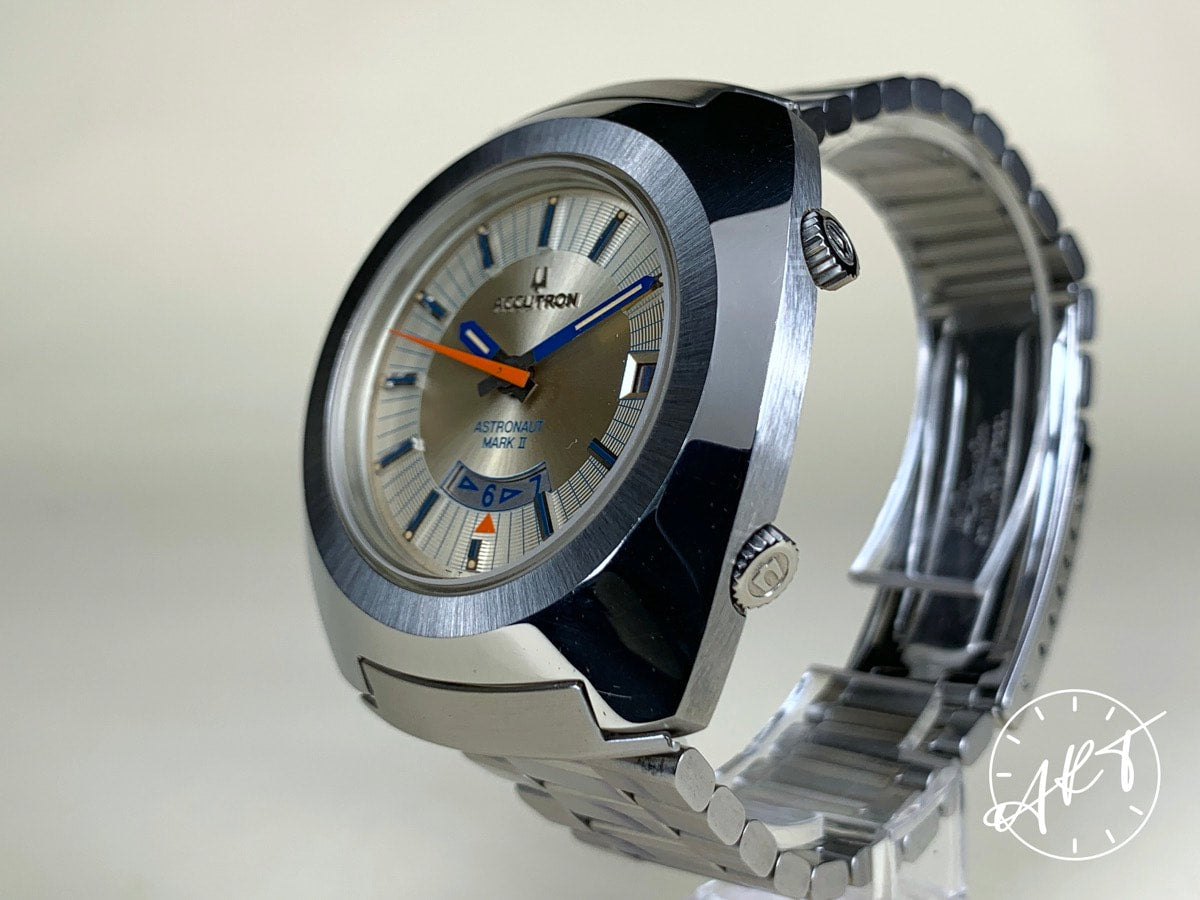 NOS Vintage 1971 Accutron Astronaut Mark II Champagne Dial SS Tuning Fork Watch