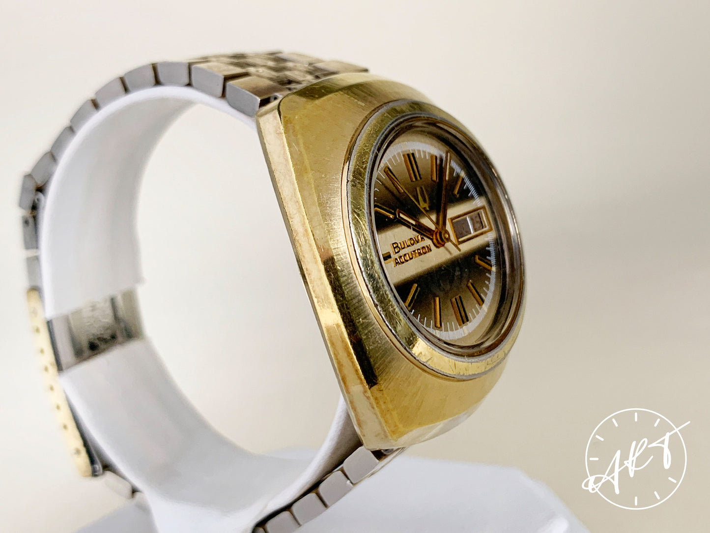 Vintage 1974 Accutron Day-Date Brown Dial Gold Plated & SS Tuning Fork Watch