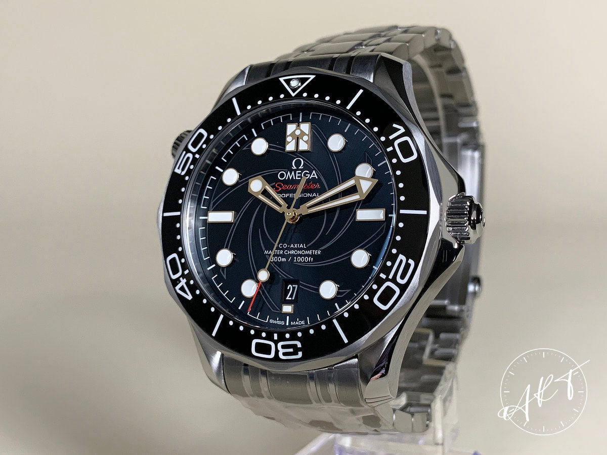 NEW Omega Seamaster Diver 300M Black Dial SS Auto James Bond Ltd Ed Watch w/ B&P